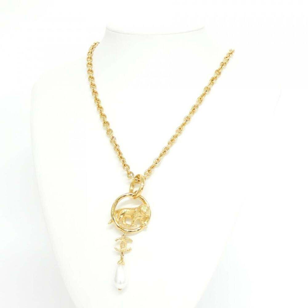 CHANEL Authentic White Necklace - Picture 5 of 5